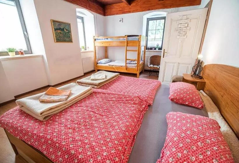 هاستل Cvet Gora  Camping, Glamping And Accomodations