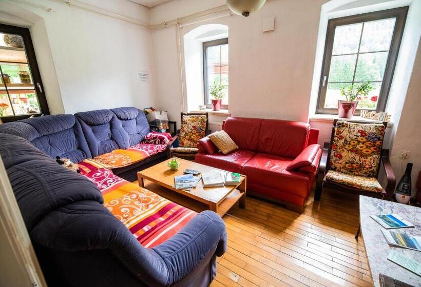 هاستل Cvet Gora  Camping, Glamping And Accomodations