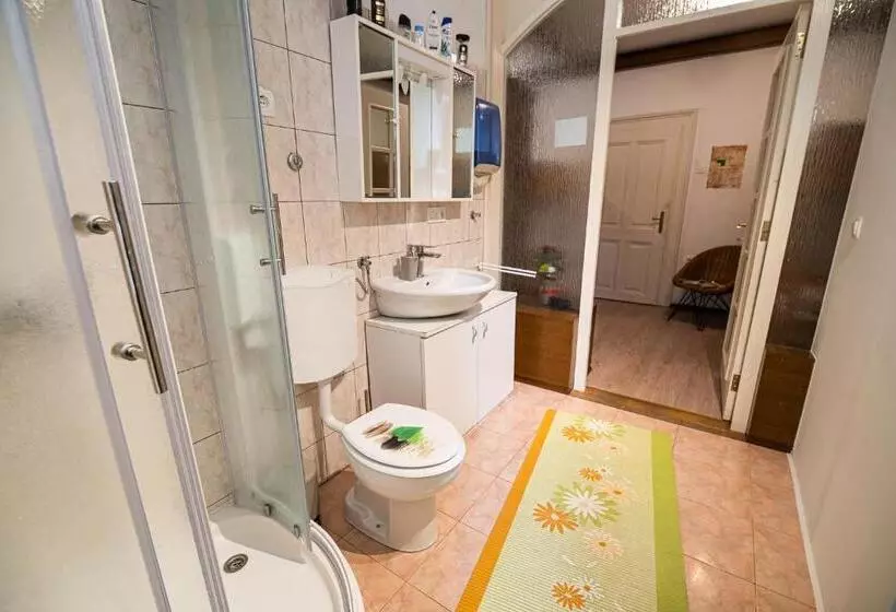 هاستل Cvet Gora  Camping, Glamping And Accomodations