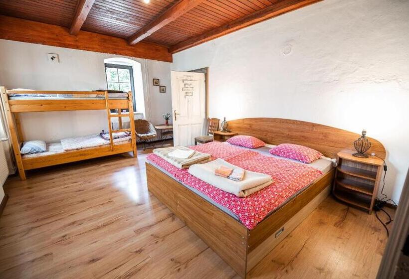 هاستل Cvet Gora  Camping, Glamping And Accomodations