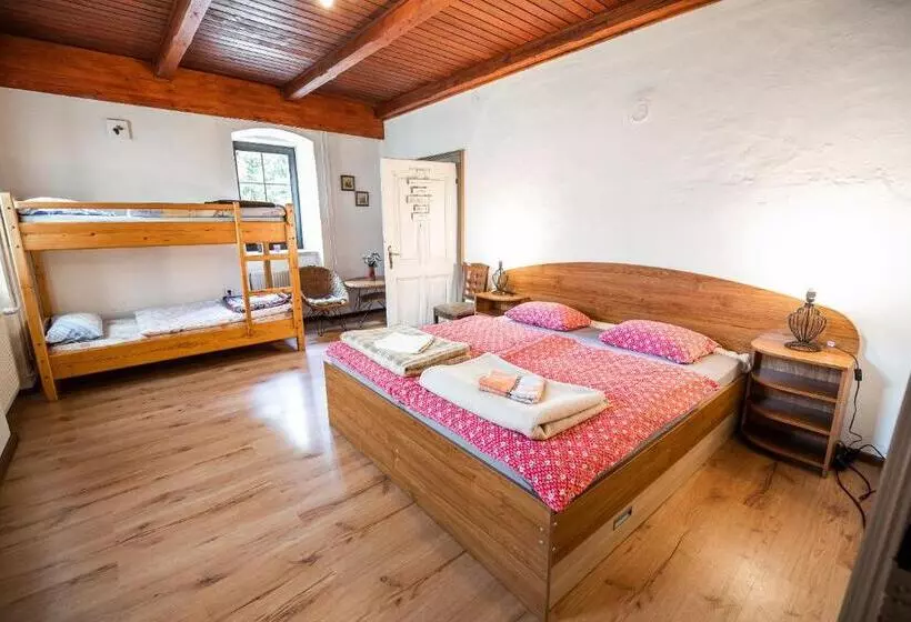 هاستل Cvet Gora  Camping, Glamping And Accomodations