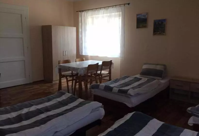 ユースホステル Turistická Ubytovňa Shb ,štrbské Pleso   Vysoké Tatry