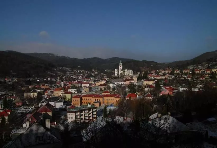 Aamiaismajoitus (B&B) Apartments And Suites Kremnica