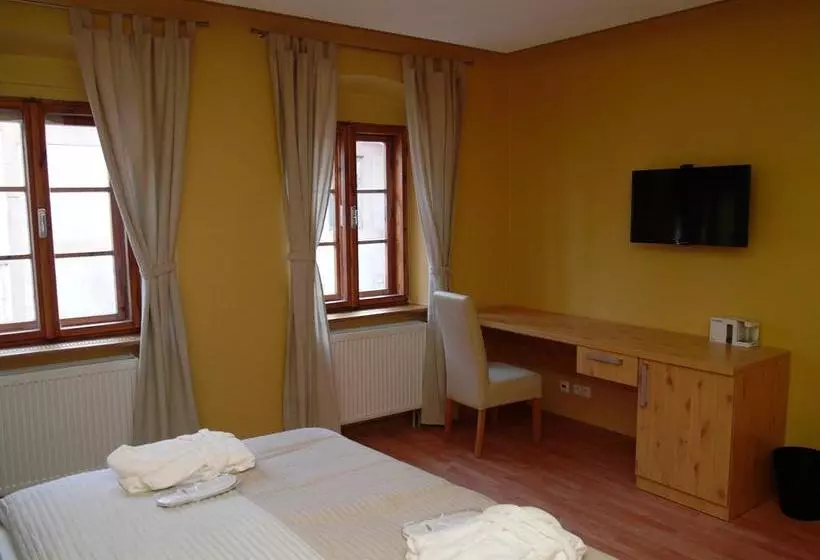 Aamiaismajoitus (B&B) Apartments And Suites Kremnica