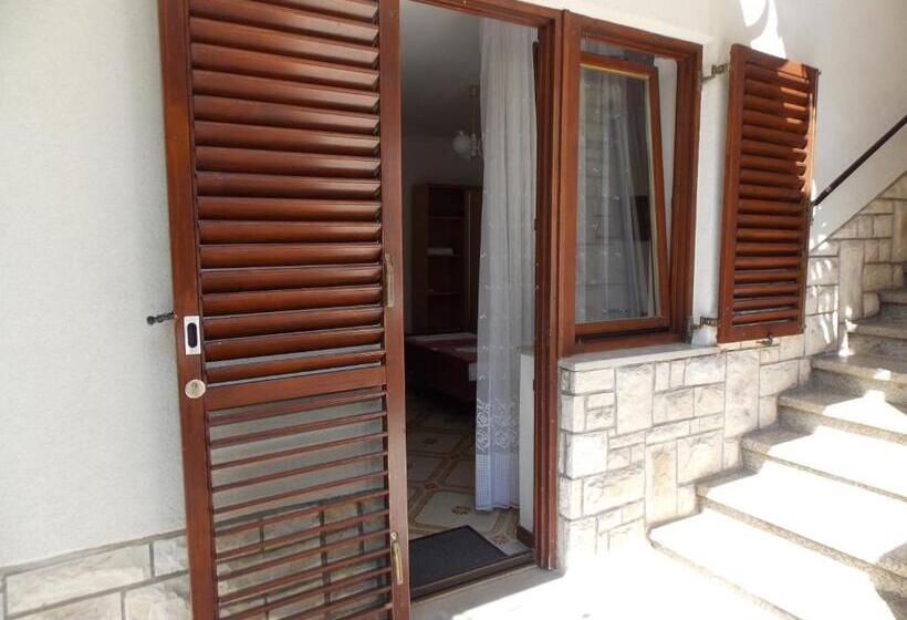 Bed and Breakfast Apartments & Rooms Karmen