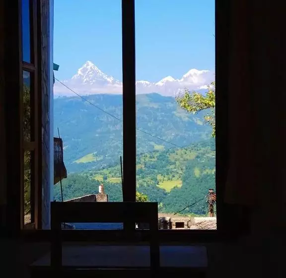 تختخواب و صبحانه Dinesh House