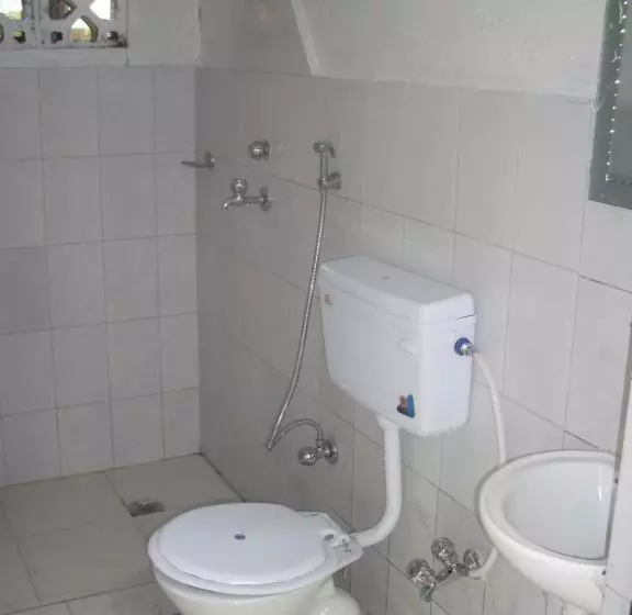 تختخواب و صبحانه Dinesh House