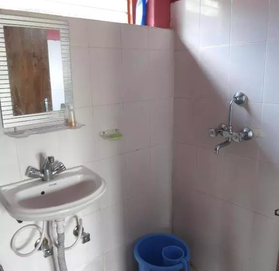 تختخواب و صبحانه Dinesh House