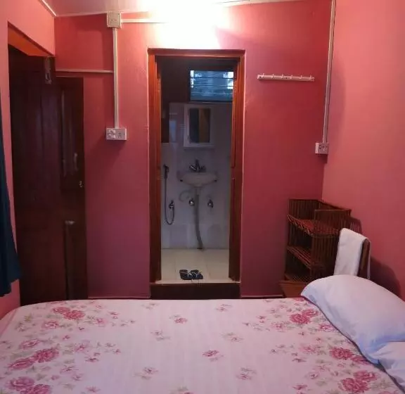 تختخواب و صبحانه Dinesh House