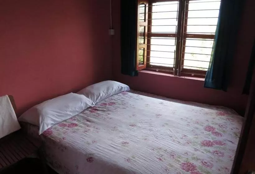 تختخواب و صبحانه Dinesh House