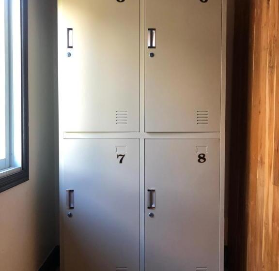 تختخواب و صبحانه Downtown Hostel