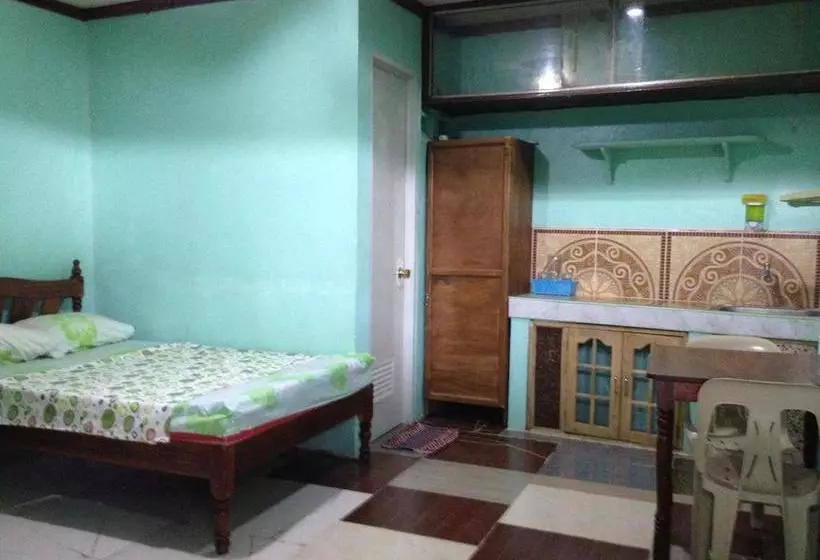 Dhayne Bed And Breakfast  Hostel