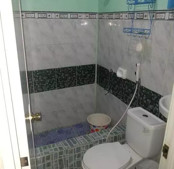 Dhayne Bed And Breakfast  Hostel