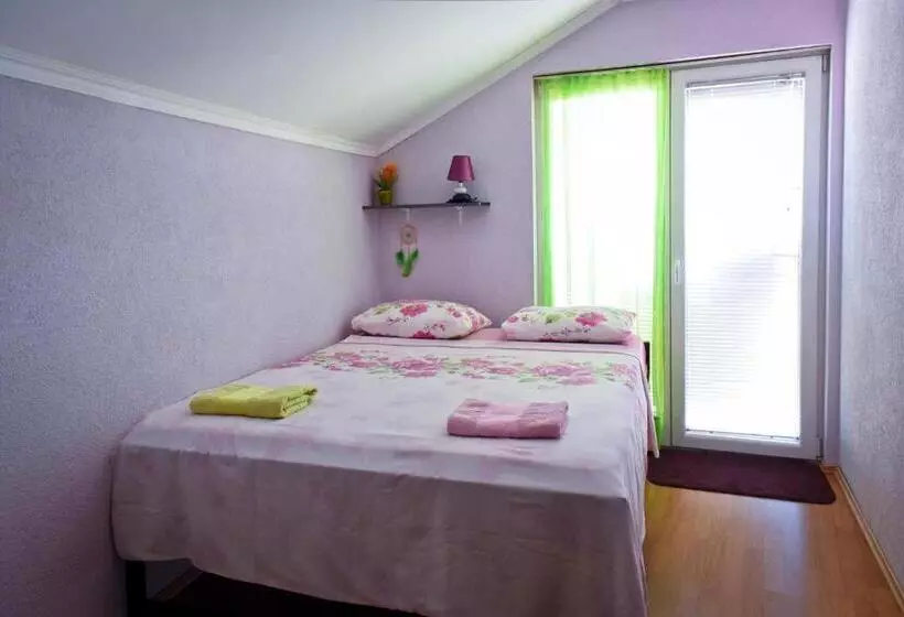 Goldy Hostel