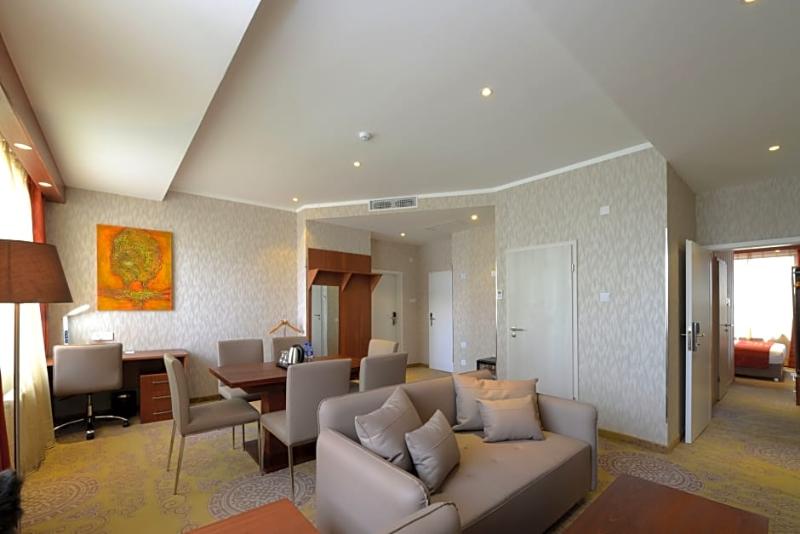 هتل Nine Ulaanbaatar