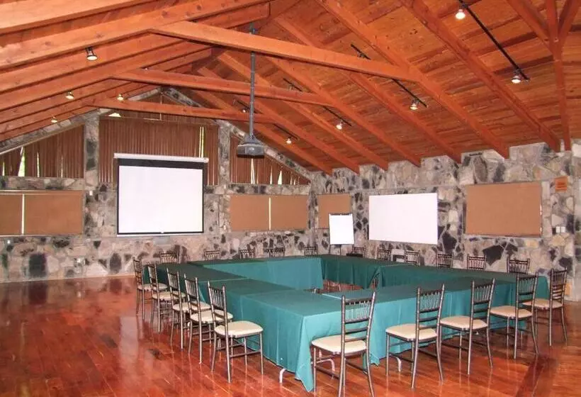 Hotelli Bosques De Monterreal