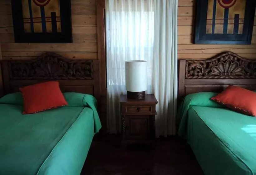 Hotelli Bosques De Monterreal