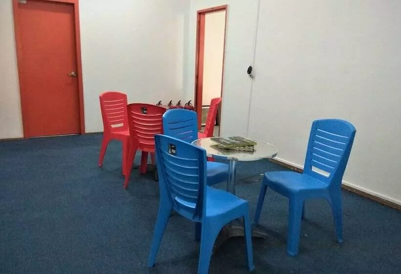 ユースホステル Borneo Sandakan Backpackers