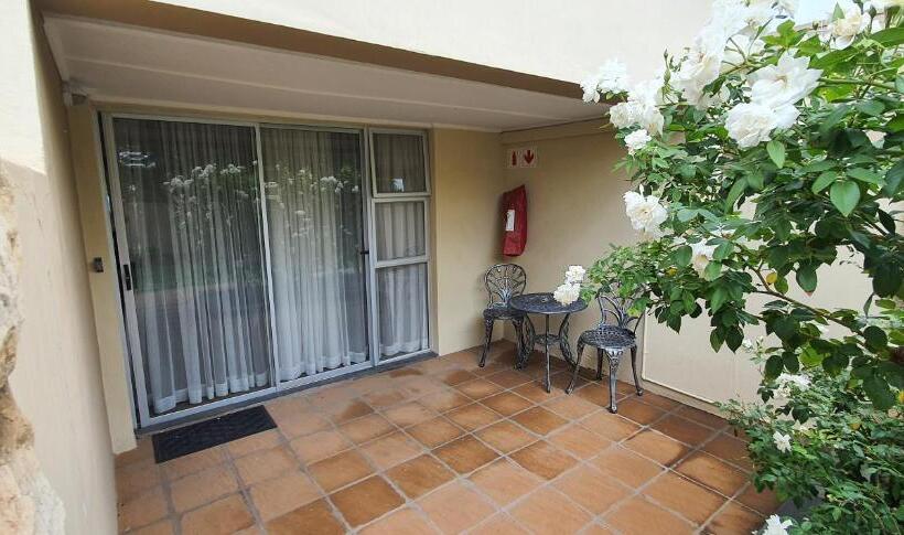 مبيت وإفطار Acacia Lodge