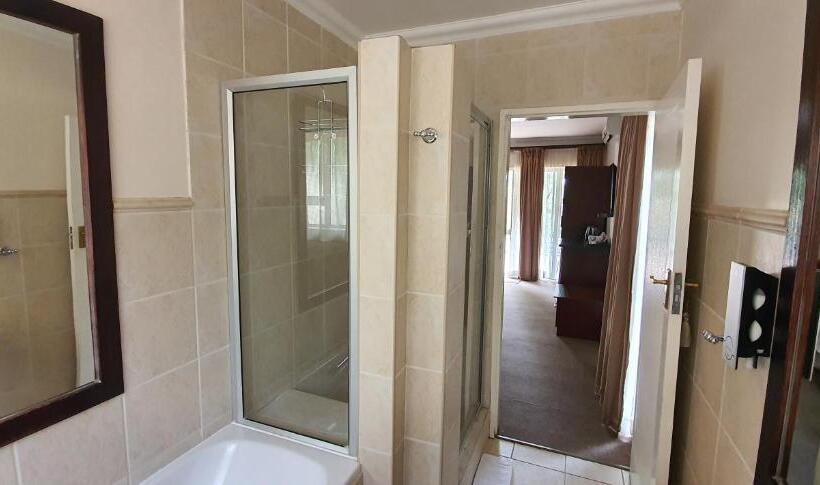 مبيت وإفطار Acacia Lodge