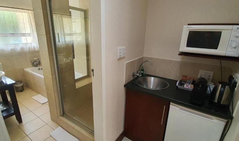 مبيت وإفطار Acacia Lodge