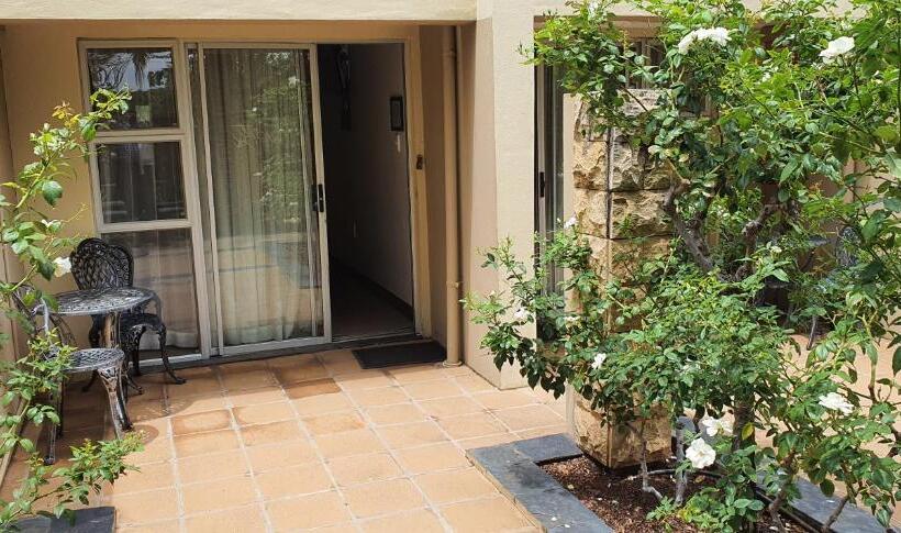 مبيت وإفطار Acacia Lodge