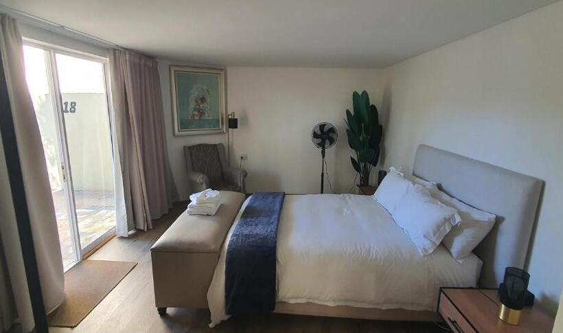 مبيت وإفطار Acacia Lodge