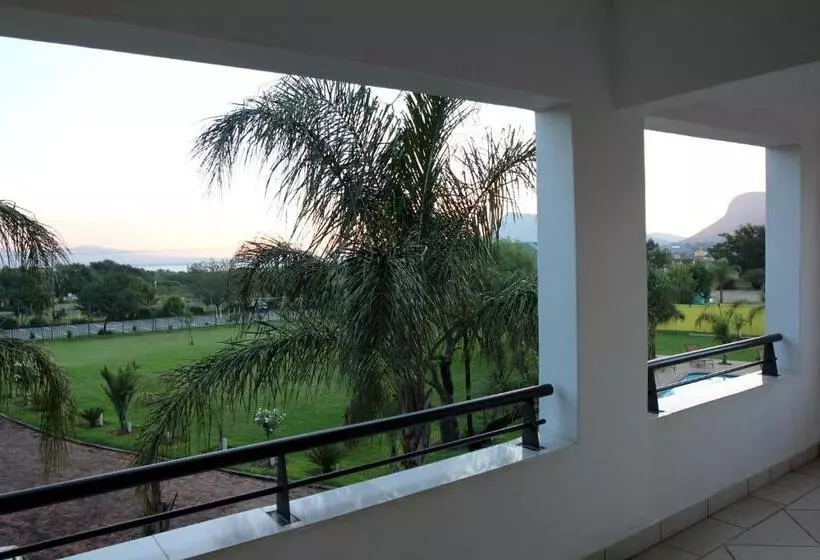 تختخواب و صبحانه Casa Bianca Guest Lodge