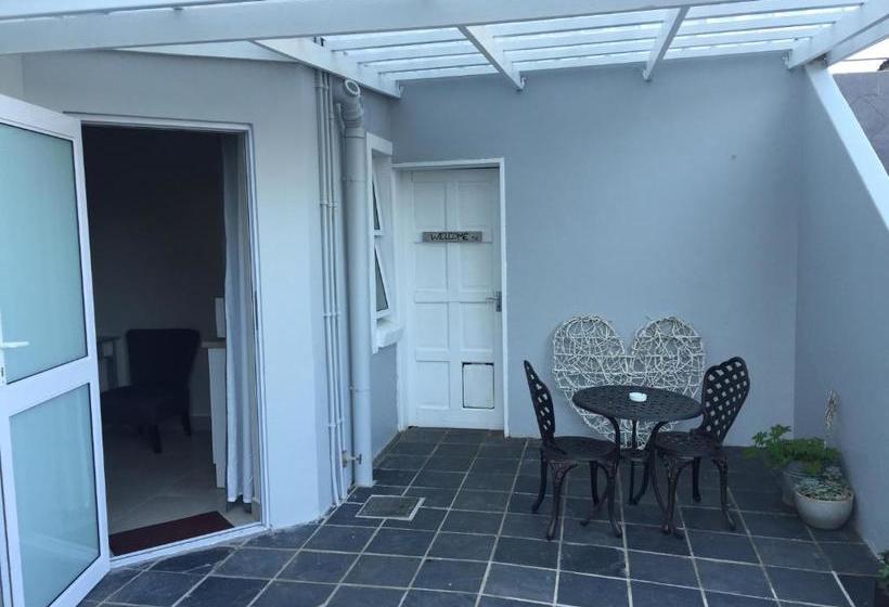 تختخواب و صبحانه Larkspur Place