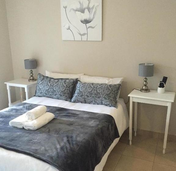 تختخواب و صبحانه Larkspur Place