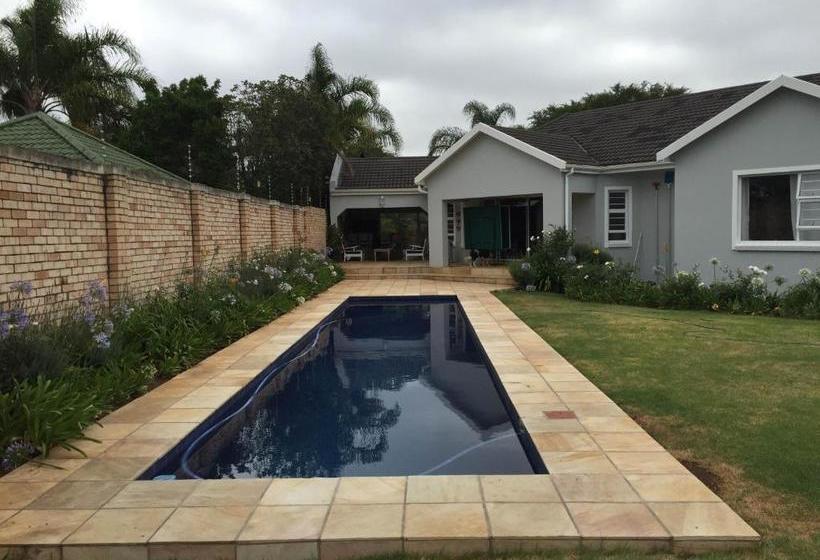 تختخواب و صبحانه Larkspur Place