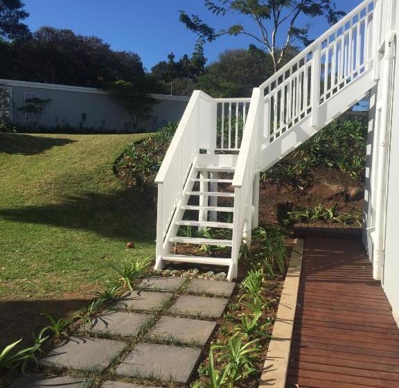 تختخواب و صبحانه Larkspur Place