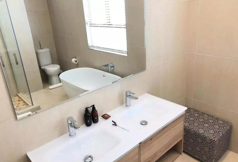 ベッドアンドブレックファースト Lavandula Manor Self Catering