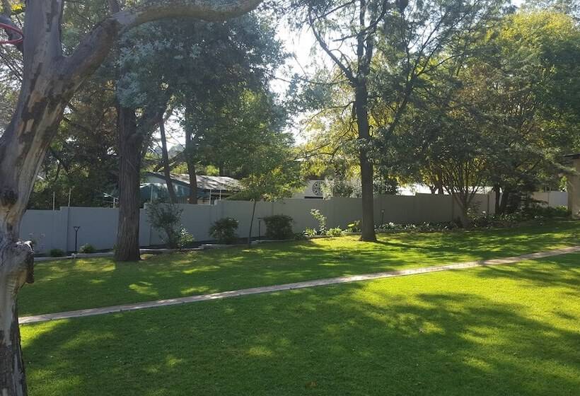 Bed and Breakfast Nyati Lodges