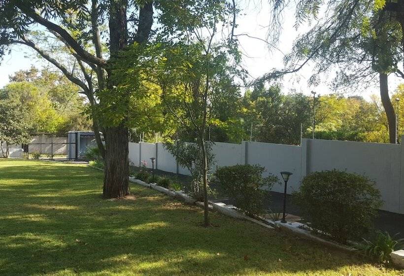 Bed and Breakfast Nyati Lodges