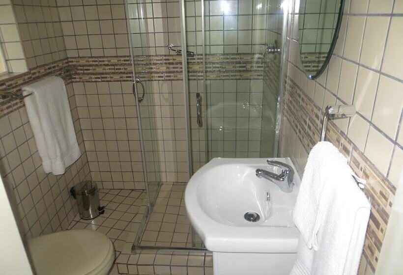 Bed and Breakfast Nyati Lodges