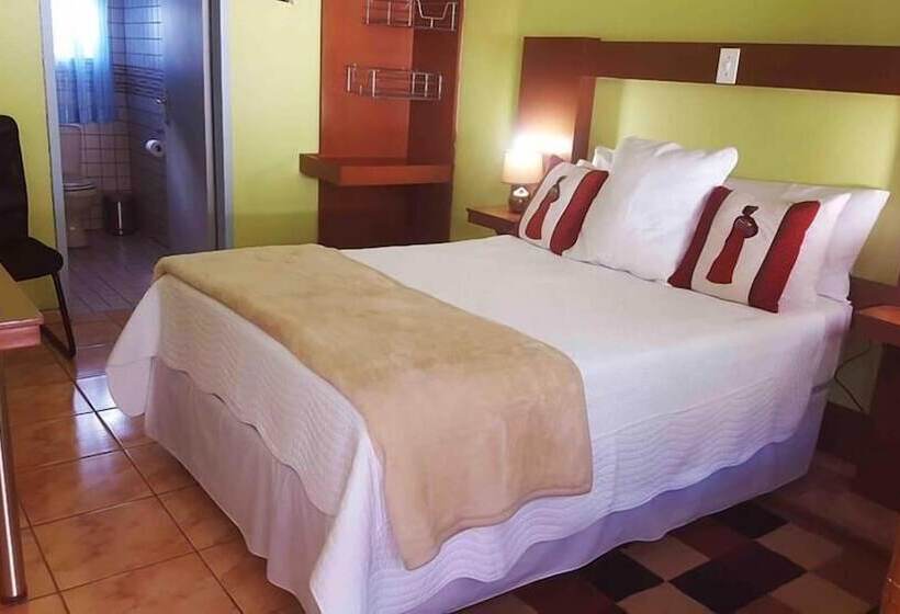 Bed and Breakfast Nyati Lodges