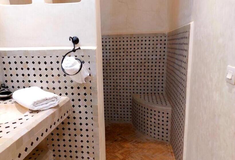 민박 Riad Ain Khadra