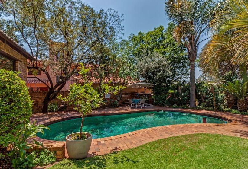 تختخواب و صبحانه The Dorr Guesthouse