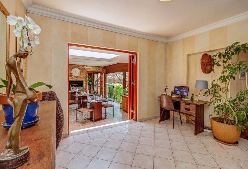 تختخواب و صبحانه The Dorr Guesthouse