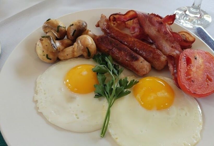 تختخواب و صبحانه The Dorr Guesthouse