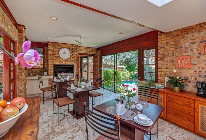 تختخواب و صبحانه The Dorr Guesthouse