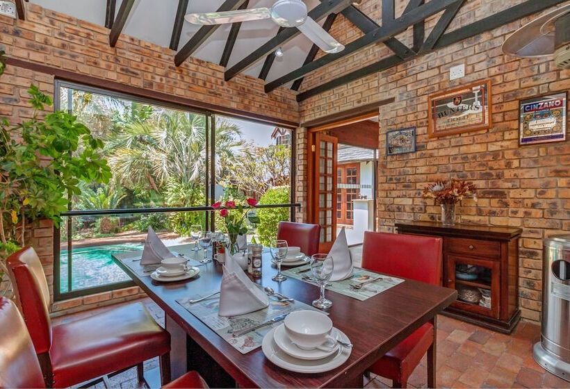 تختخواب و صبحانه The Dorr Guesthouse