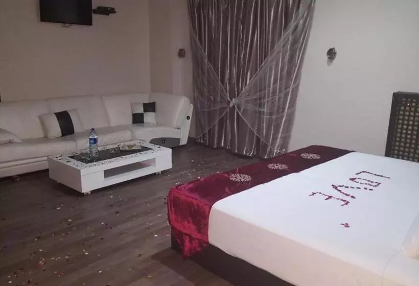 ホテル Jedda Douhi El Ouassini