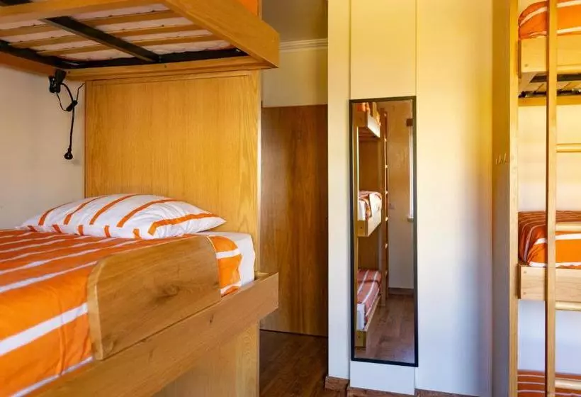 33 Hostel