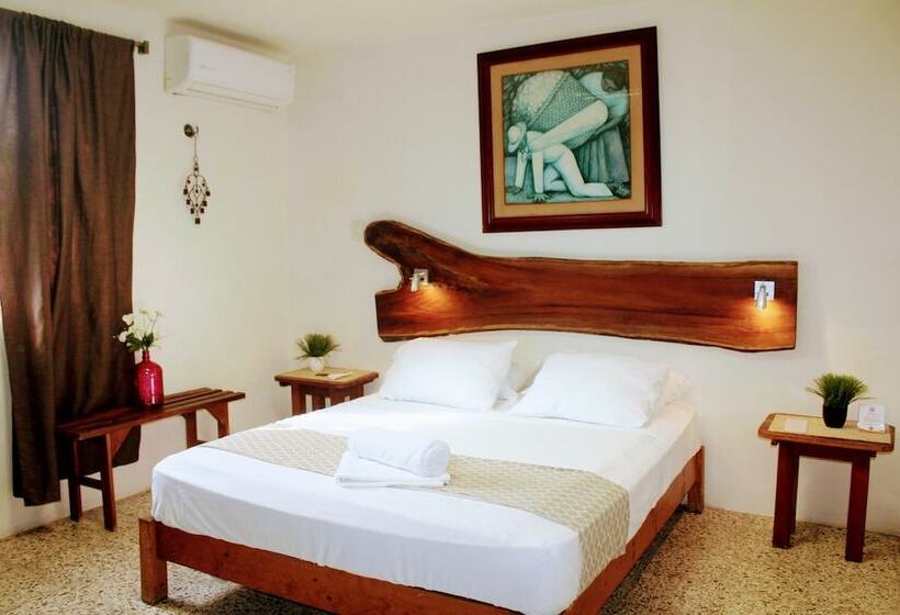 Szálló Hostal & Suites Pata De Perro