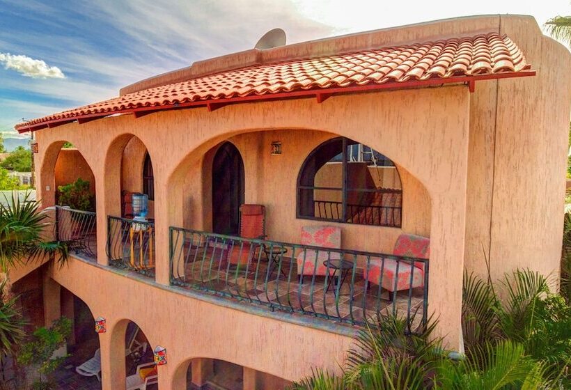 مبيت وإفطار Casa Kootenay Waterfront Bnb