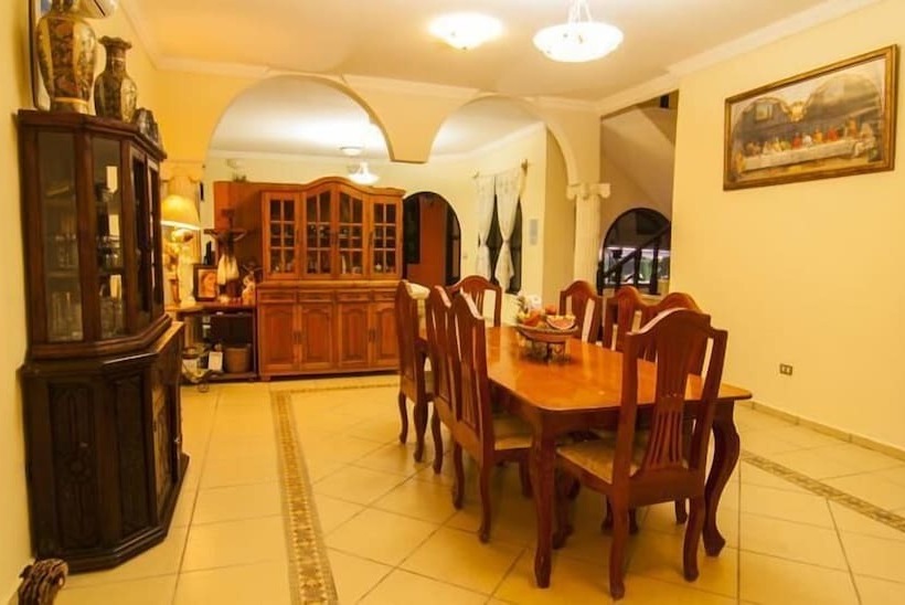 Charlys Hostal   Hostel