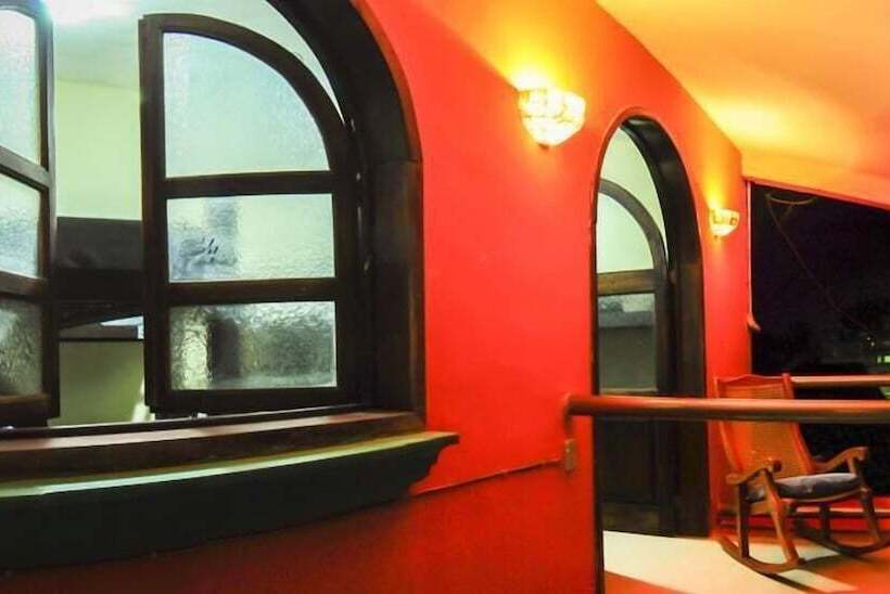 Charlys Hostal   Hostel