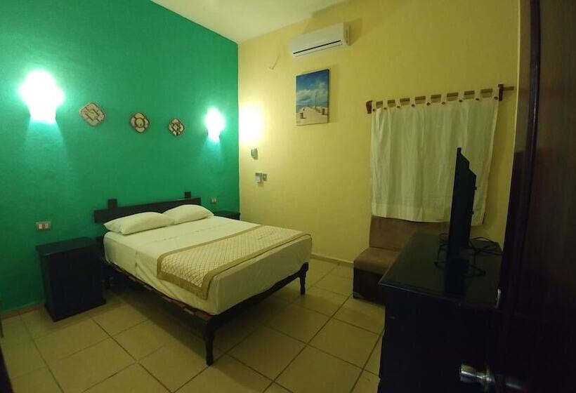 Charlys Hostal   Hostel